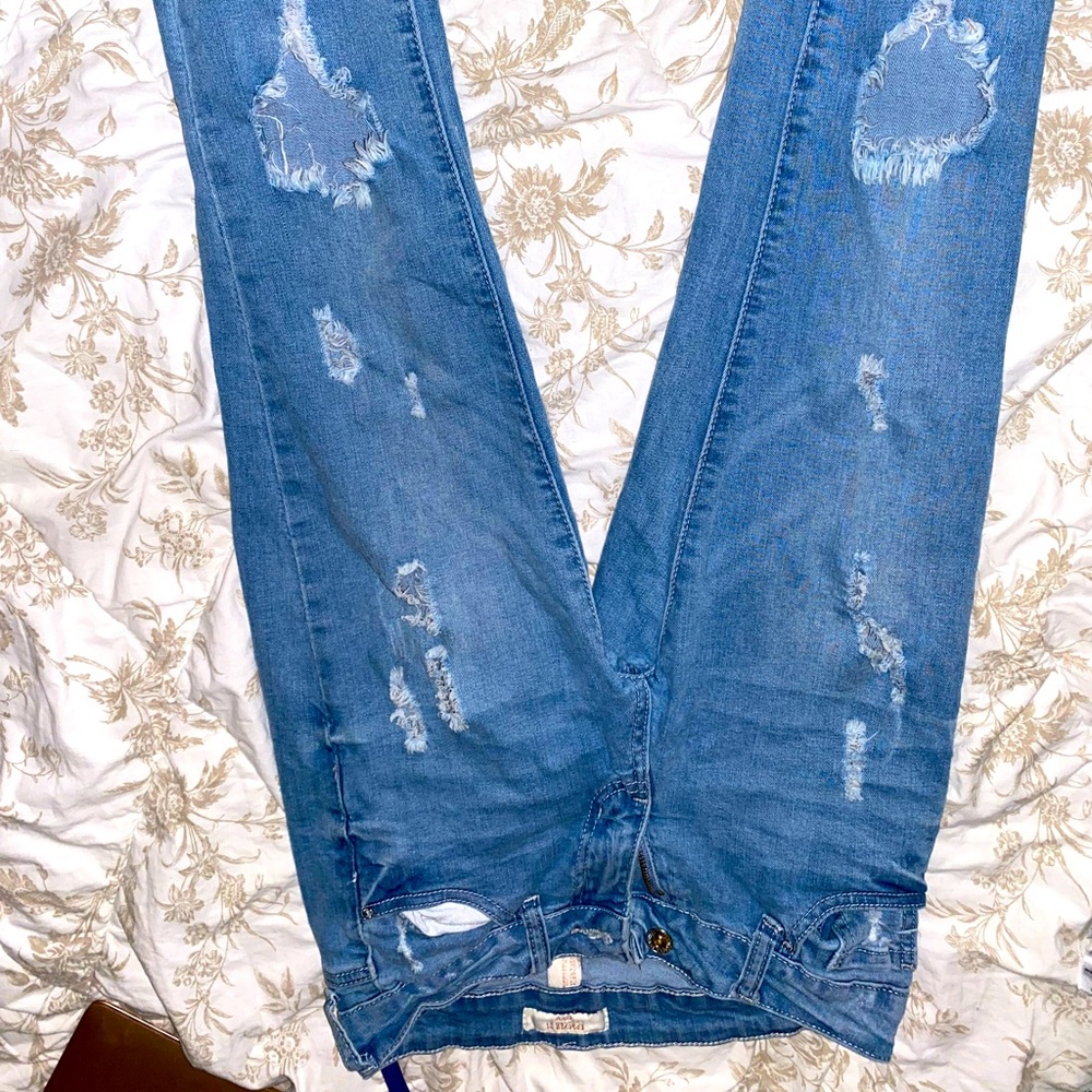 Forever 21 ripped jeans 🎃